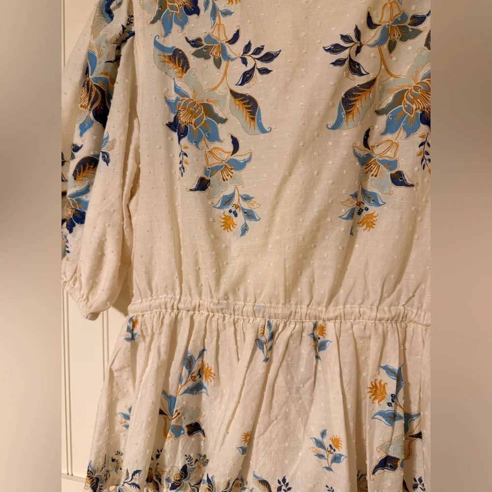FARM Rio Mystic Blue Lotus Dreamscape Blouse in Off-White size Medium